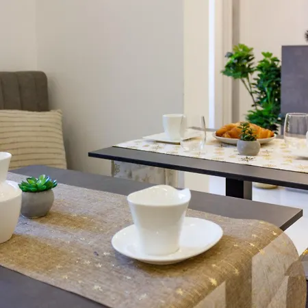 Luxury - City Centar Πανσιόν 4*
