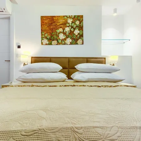 Luxury - City Centar Πανσιόν 4*