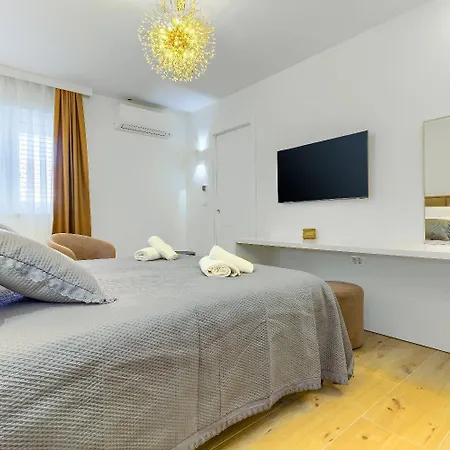 Luxury - City Centar Πανσιόν